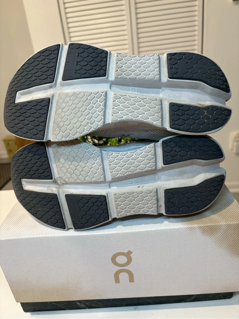 On Cloud Cloudgo Grey Black womens running shoes size 8.5